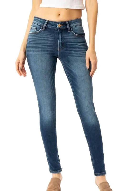 Chic Women's Outfit Women's Premier Mid Rise Super Skinny Jeans In Medium Stone Wash