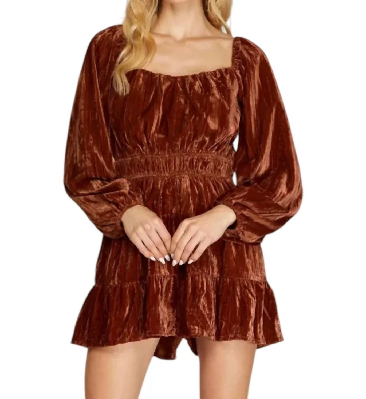 Women's High-Fashion Apparel Chelly Crinkle Velvet Romper In Rust