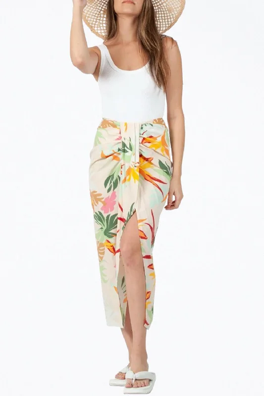 Women's Vacation Outfit Floral-Print Gathered Sarong Skirt In White Tropical